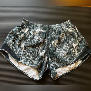 Lululemon Hotty Hot Low Rise 4”